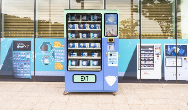위생용품 전용 무인 자판기 전면 모습
